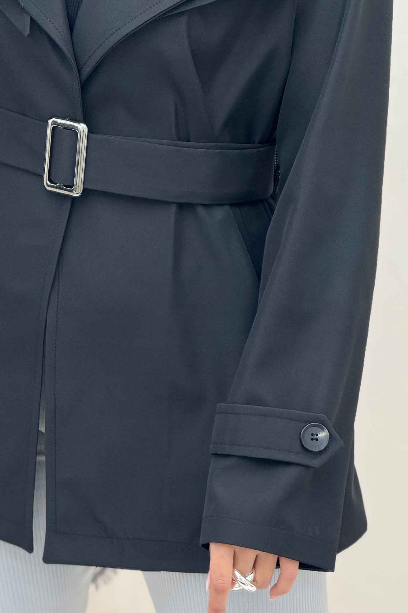 ترنچ کت سانتانا پشت چتری