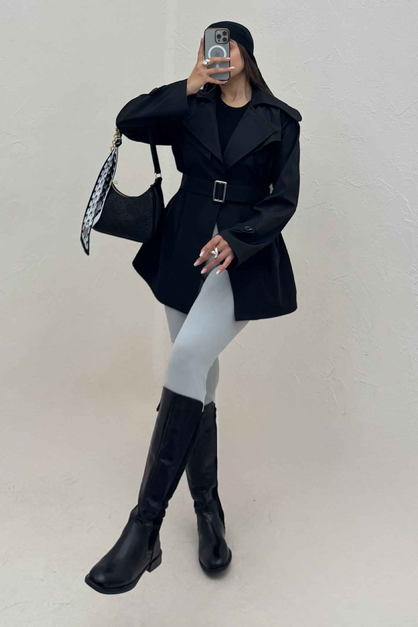 ترنچ کت سانتانا پشت چتری