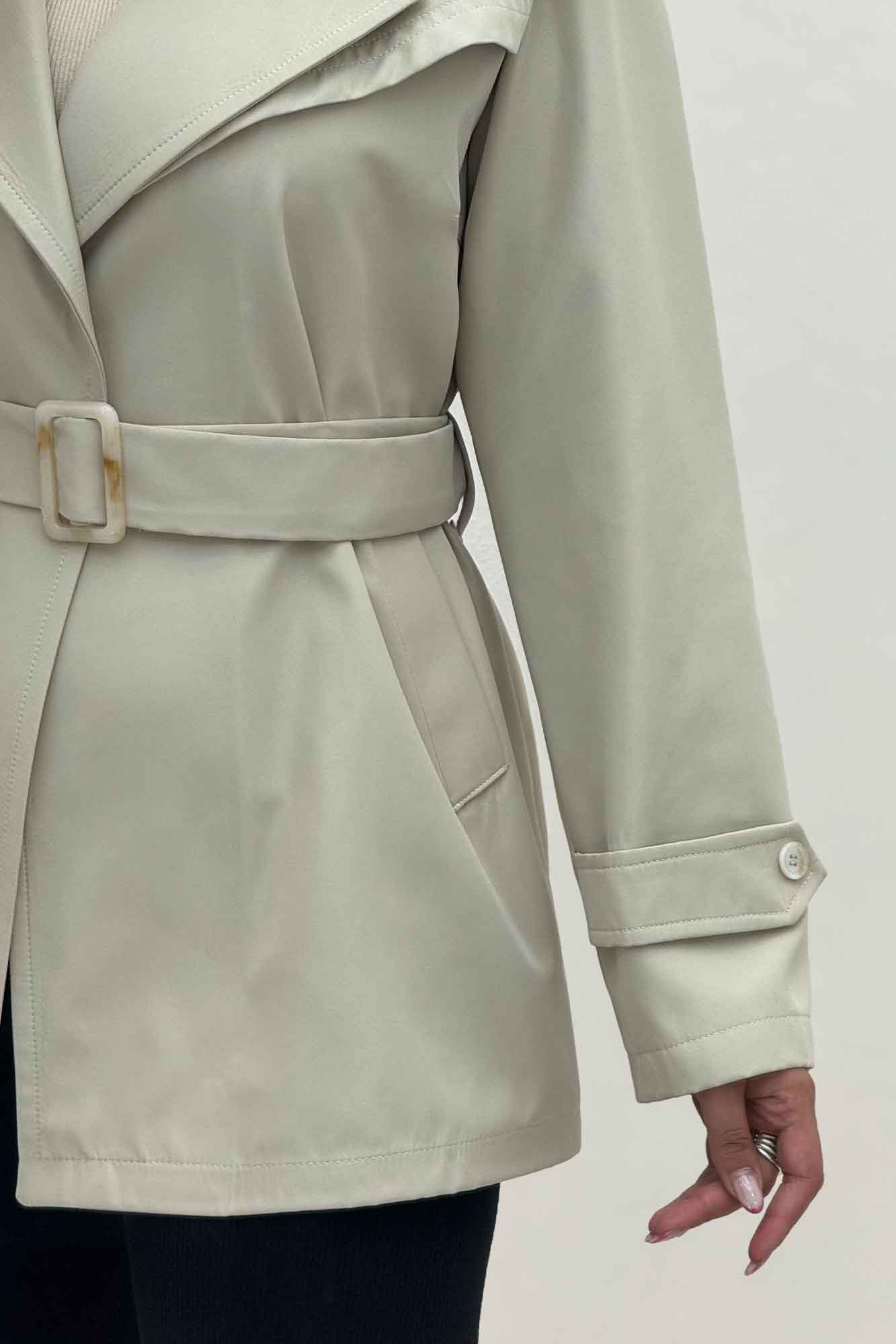 ترنچ کت سانتانا پشت چتری