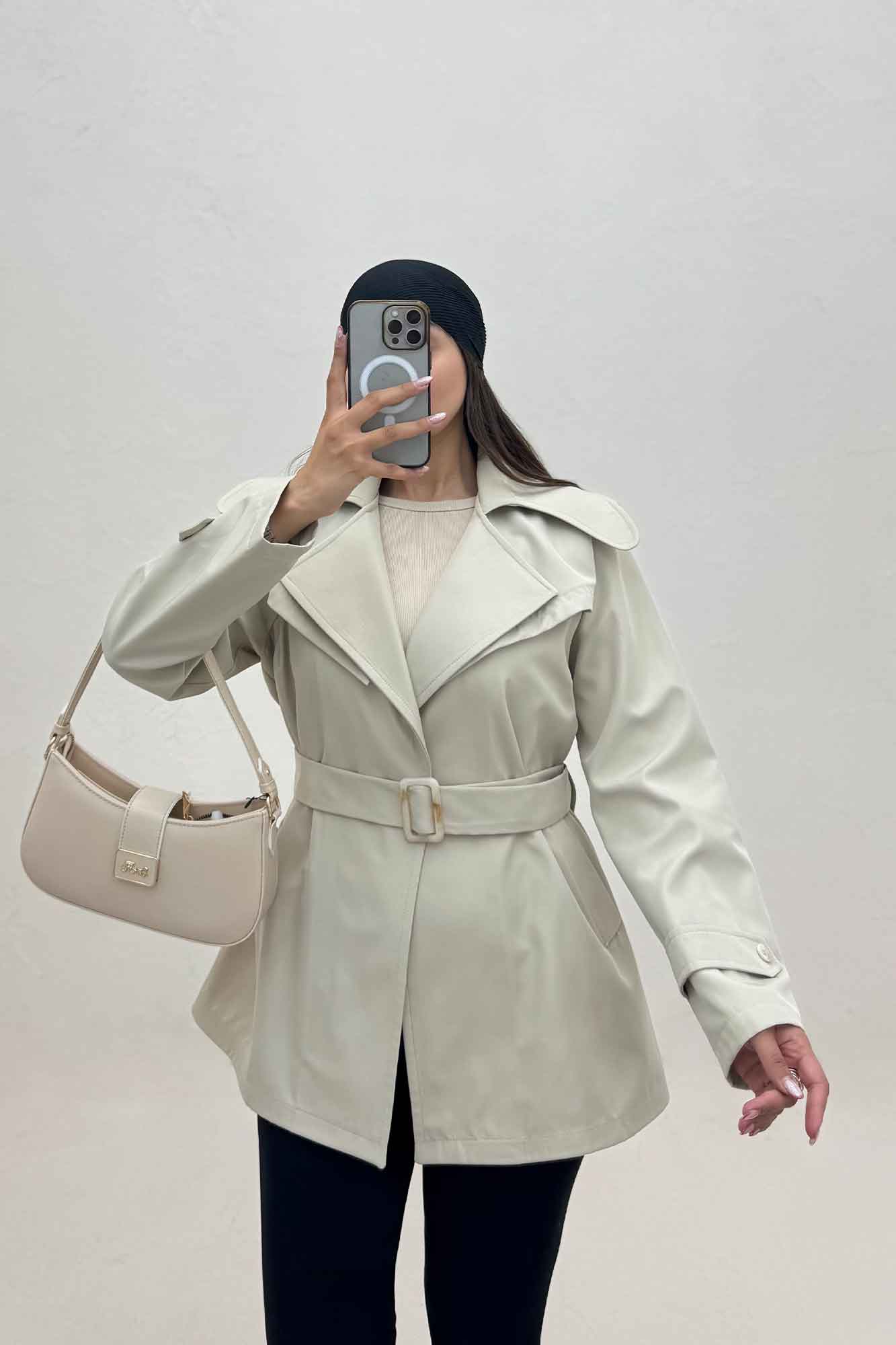 ترنچ کت سانتانا پشت چتری