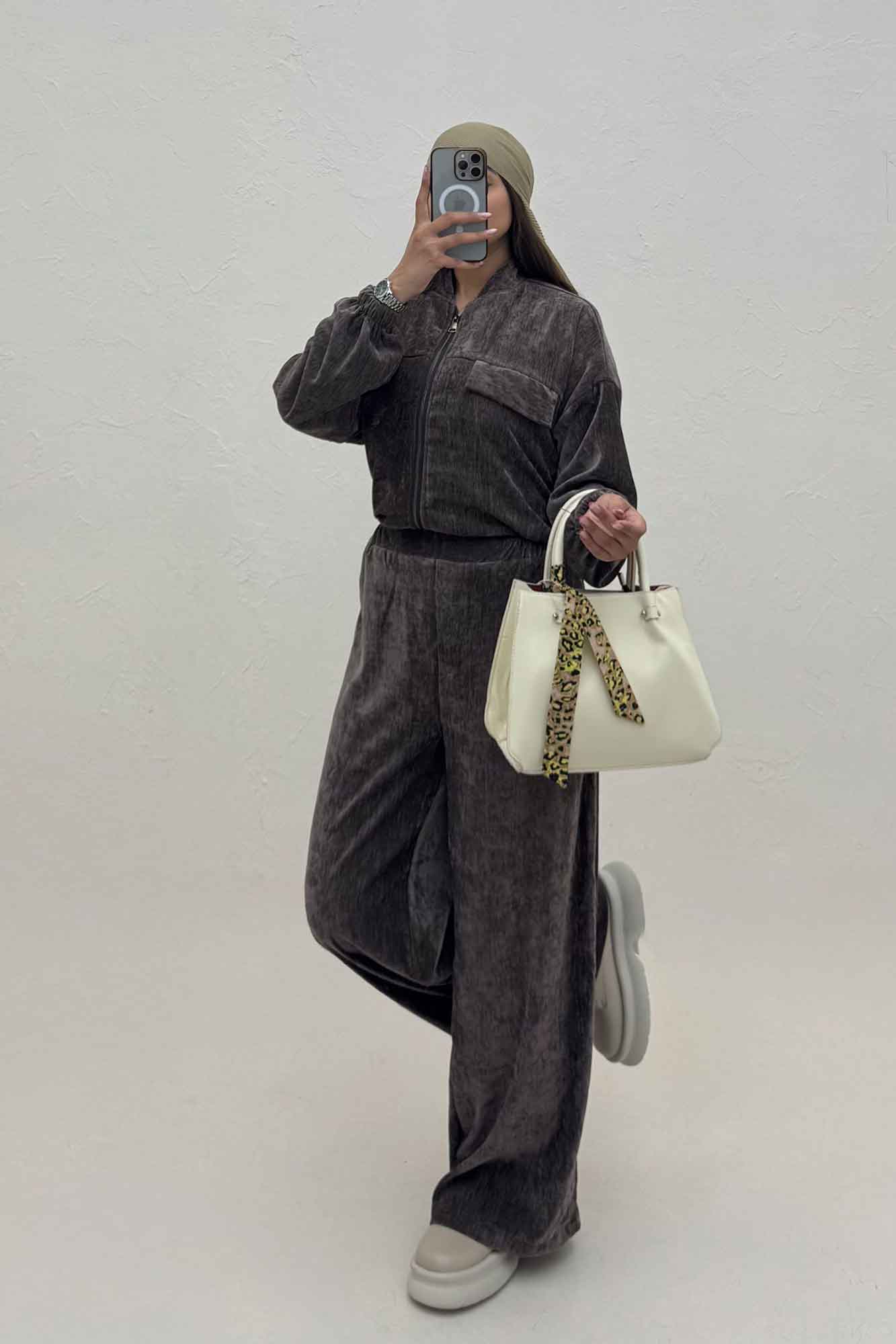 ست سویشرت و شلوار مخمل اویشو