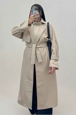 بارانی بلند یقه پاگن دار پشت بلدینگ 