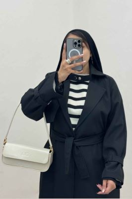 بارانی بلند یقه پاگن دار پشت بلدینگ 