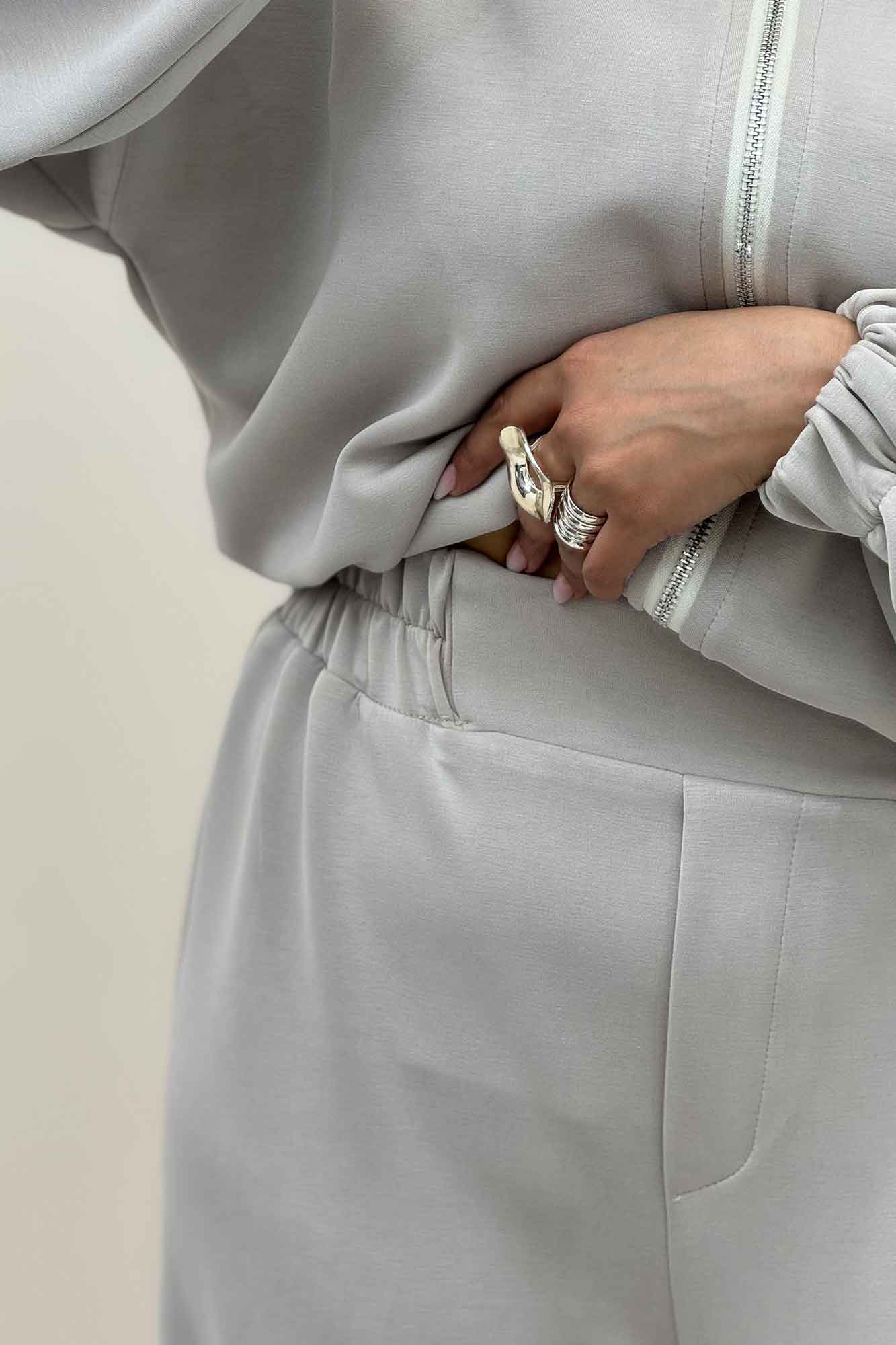 ست سویشرت و شلوار لیزری اویشو