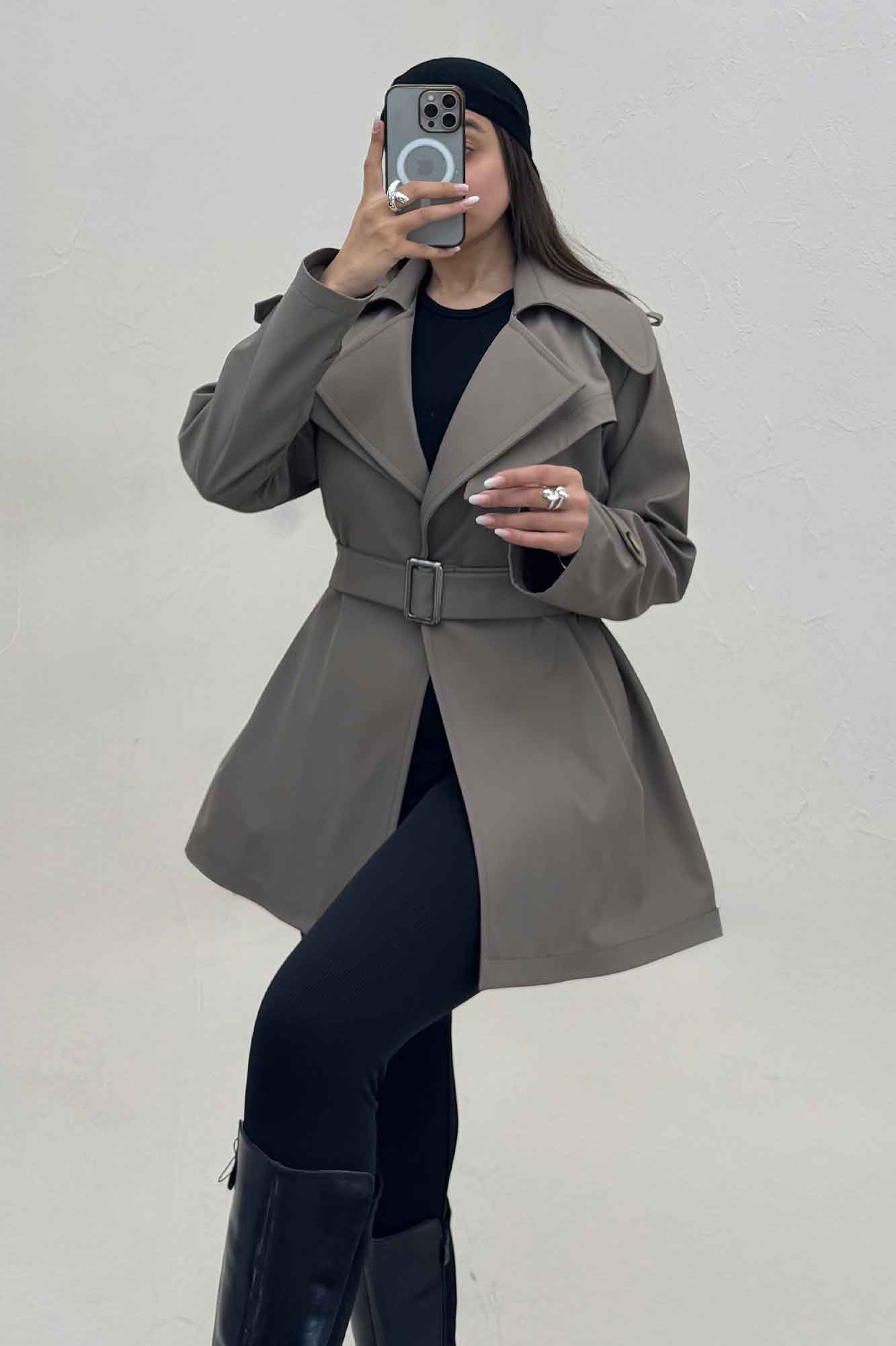 ترنچ کت سانتانا پشت چتری