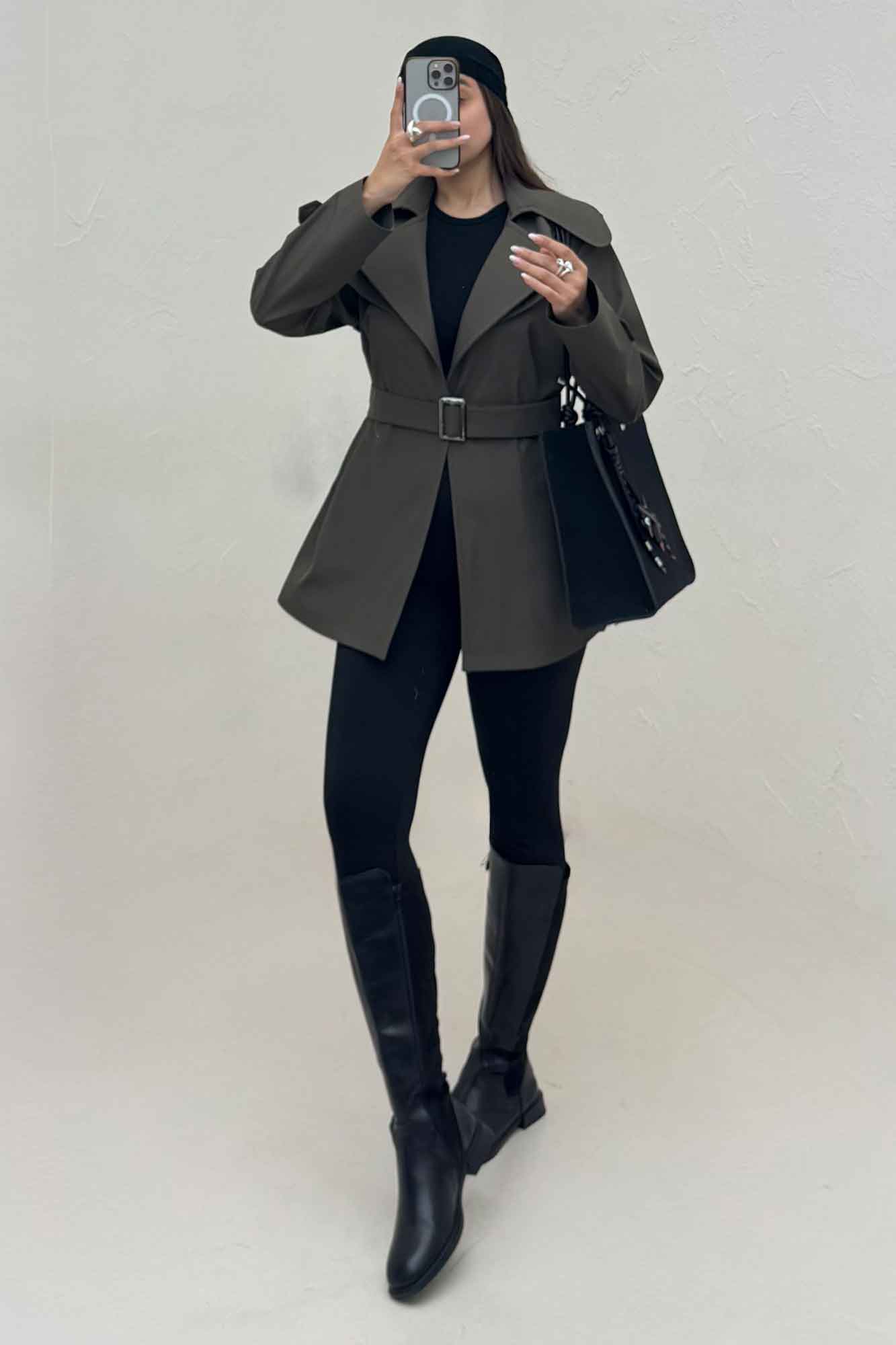 ترنچ کت سانتانا پشت چتری