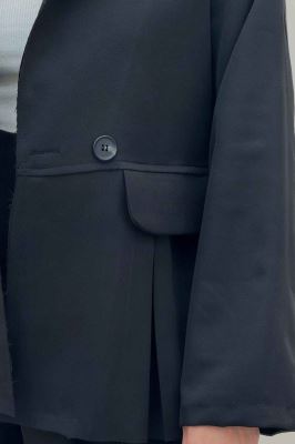 کت مازراتی در جیب پیله لبه کات