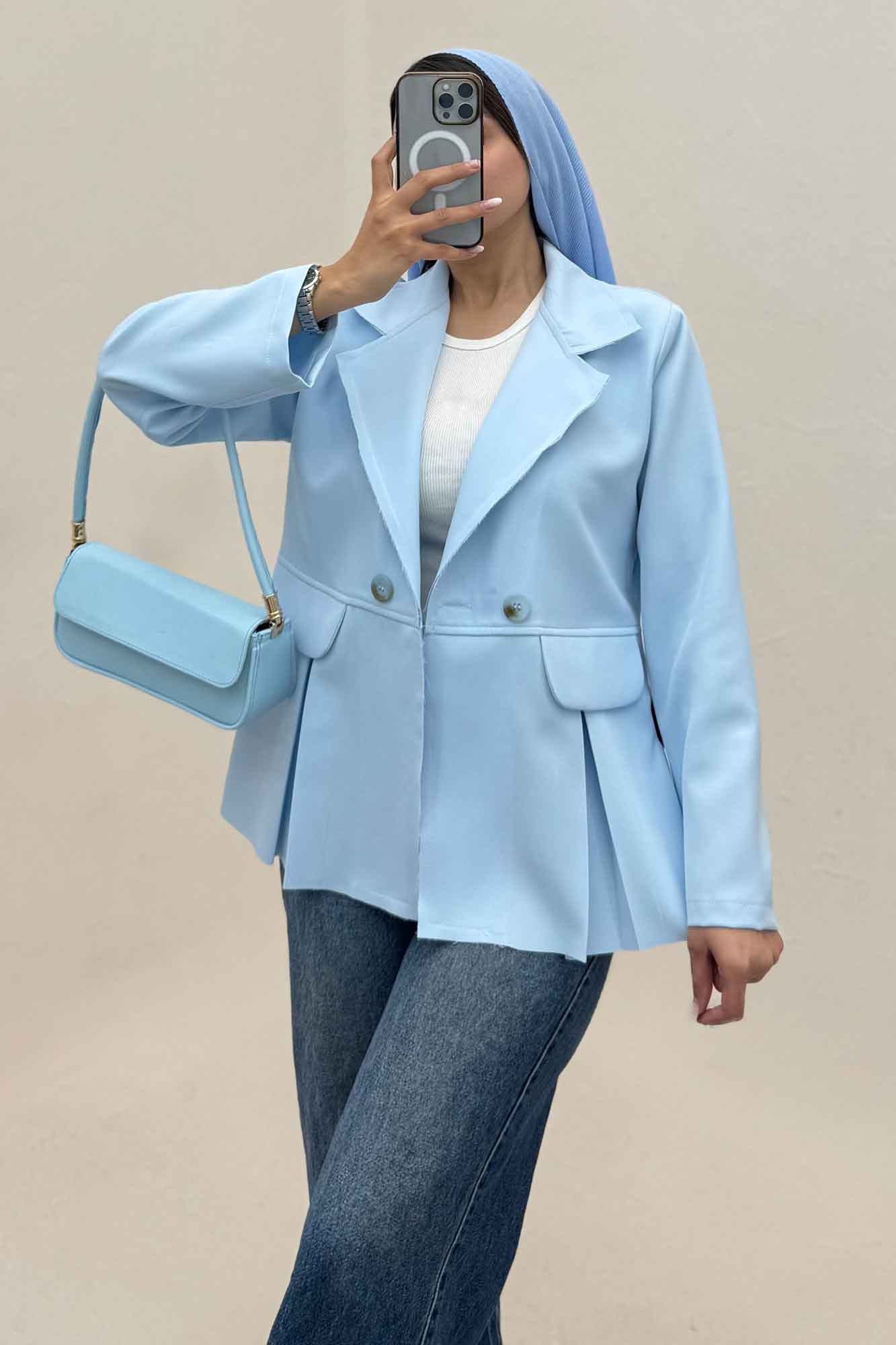 کت مازراتی در جیب پیله لبه کات