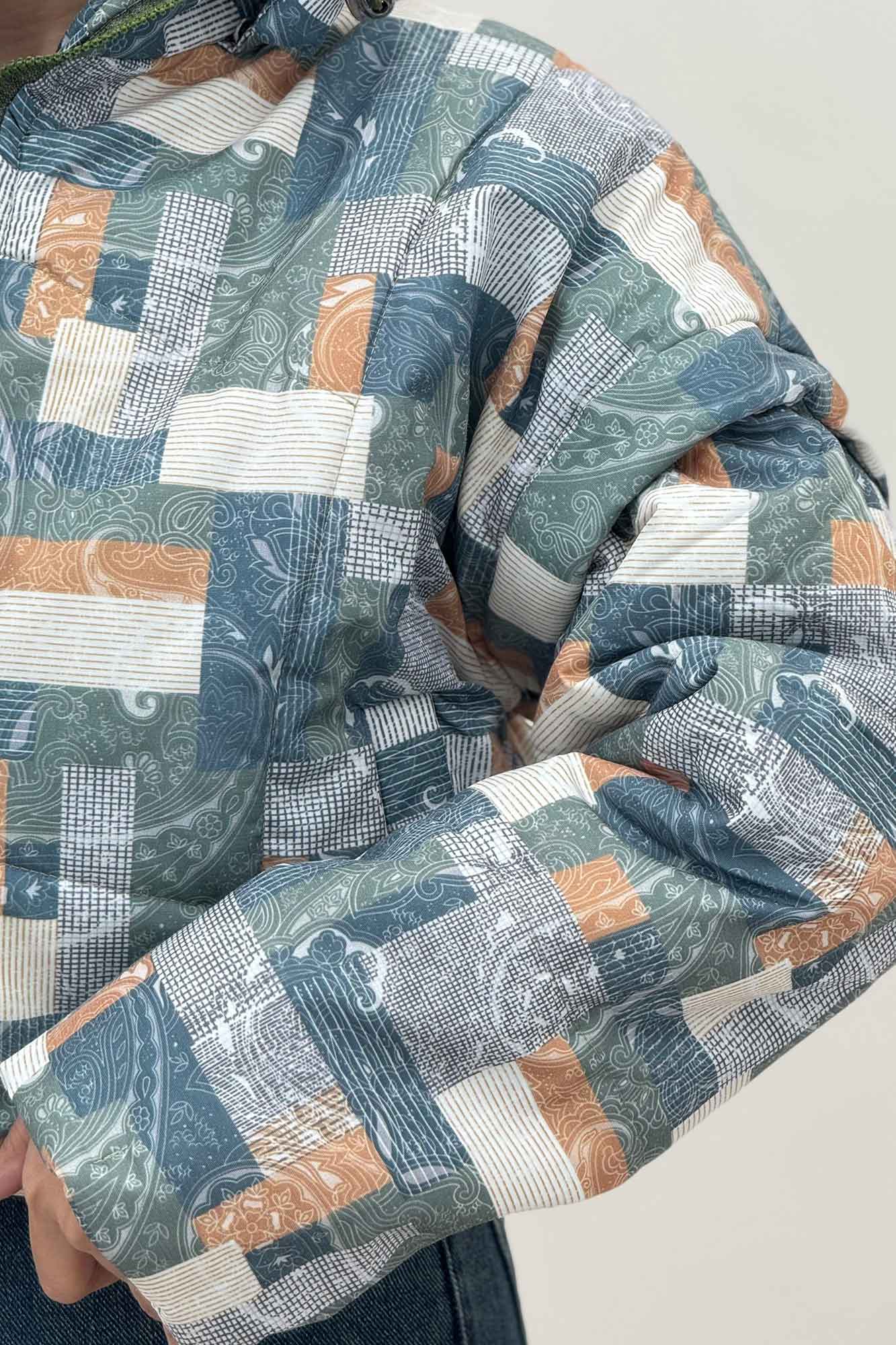 کاپشن پافری کلاهدار طرح مربع کد 439