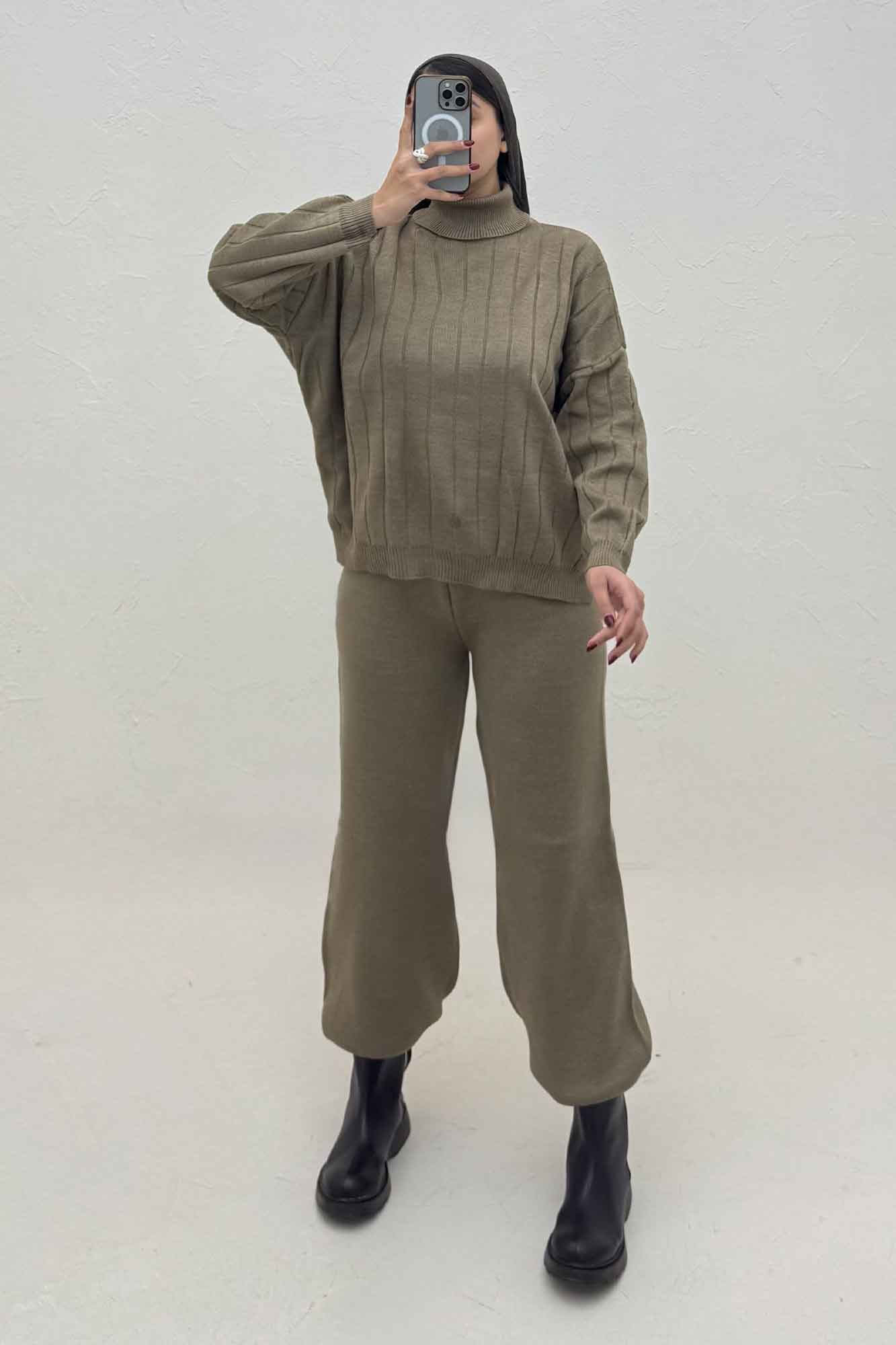 ست بلوز یقه اسکی و شلوار بافت