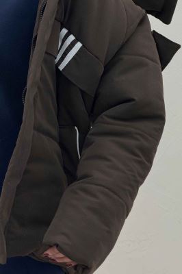 کاپشن کلاه دار پشت بلند