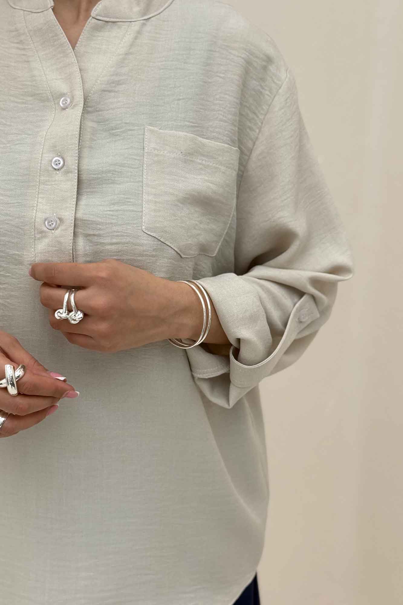 بلوز شانتون یقه بلیطی تک جیب