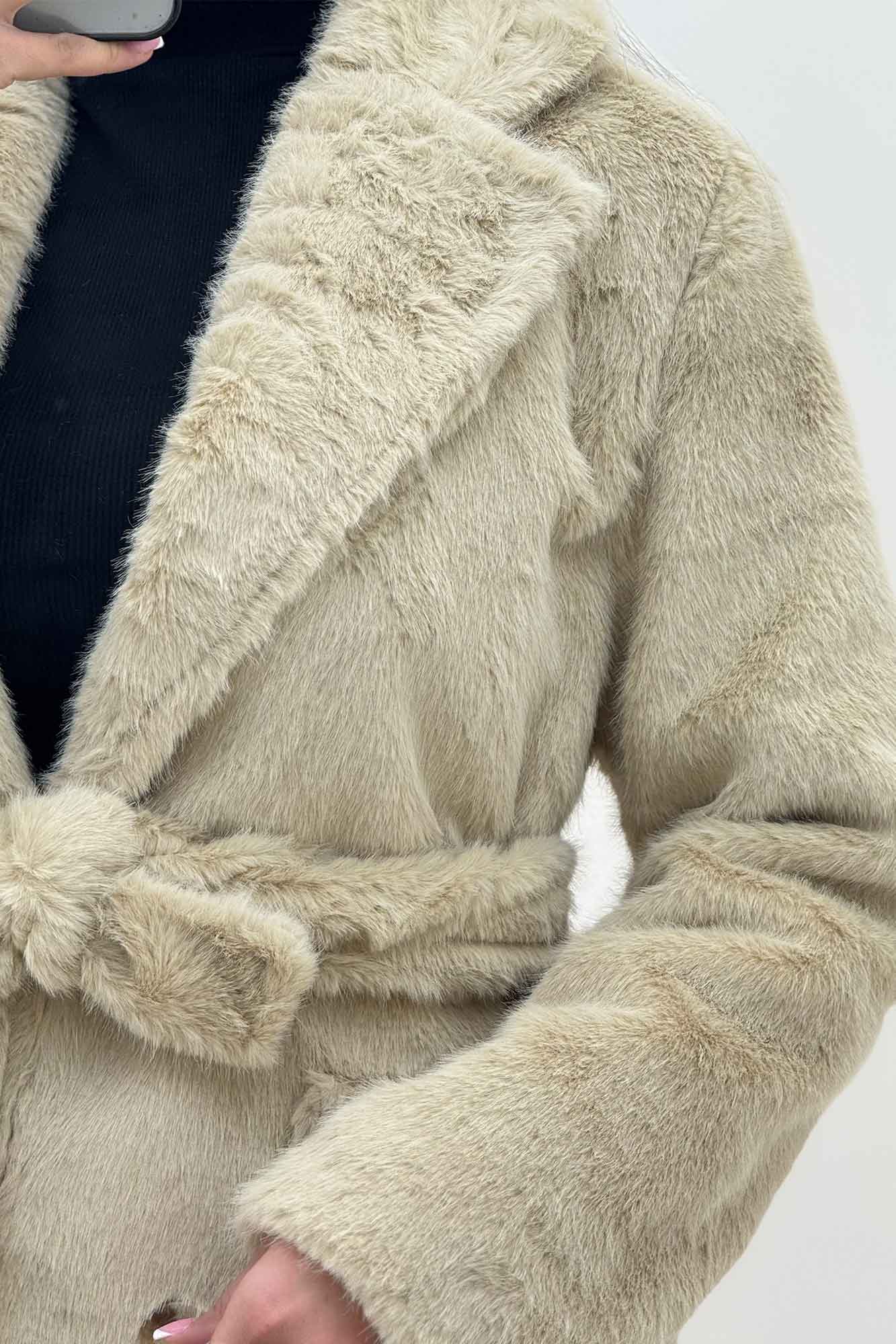 کت پوست آستردار کمربنددار