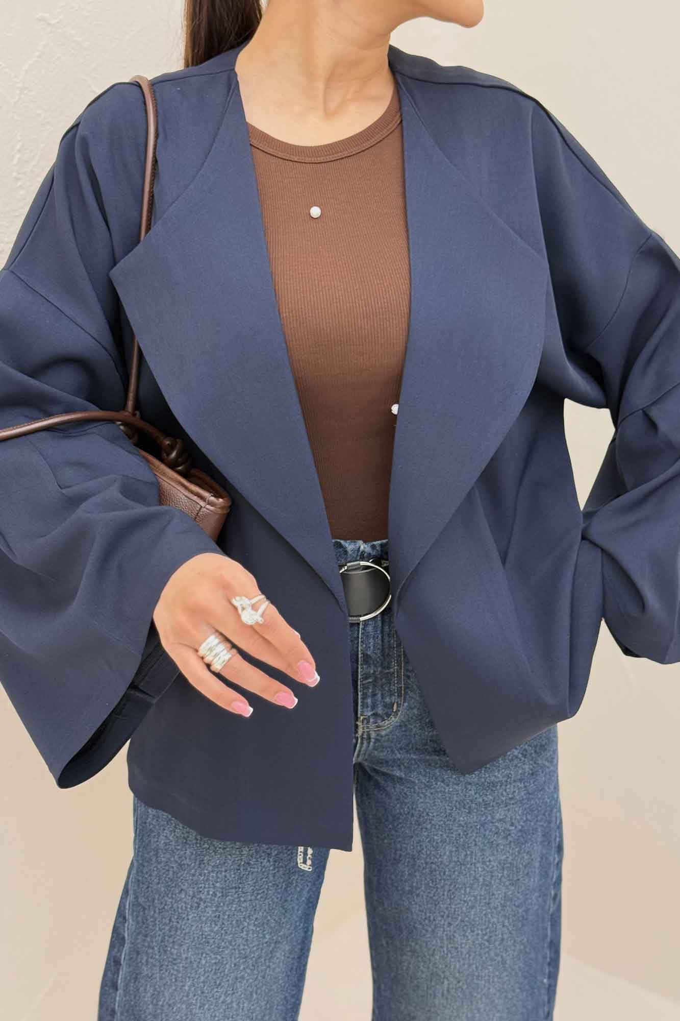 مانتو بزیاق آستین کلوش مادلین