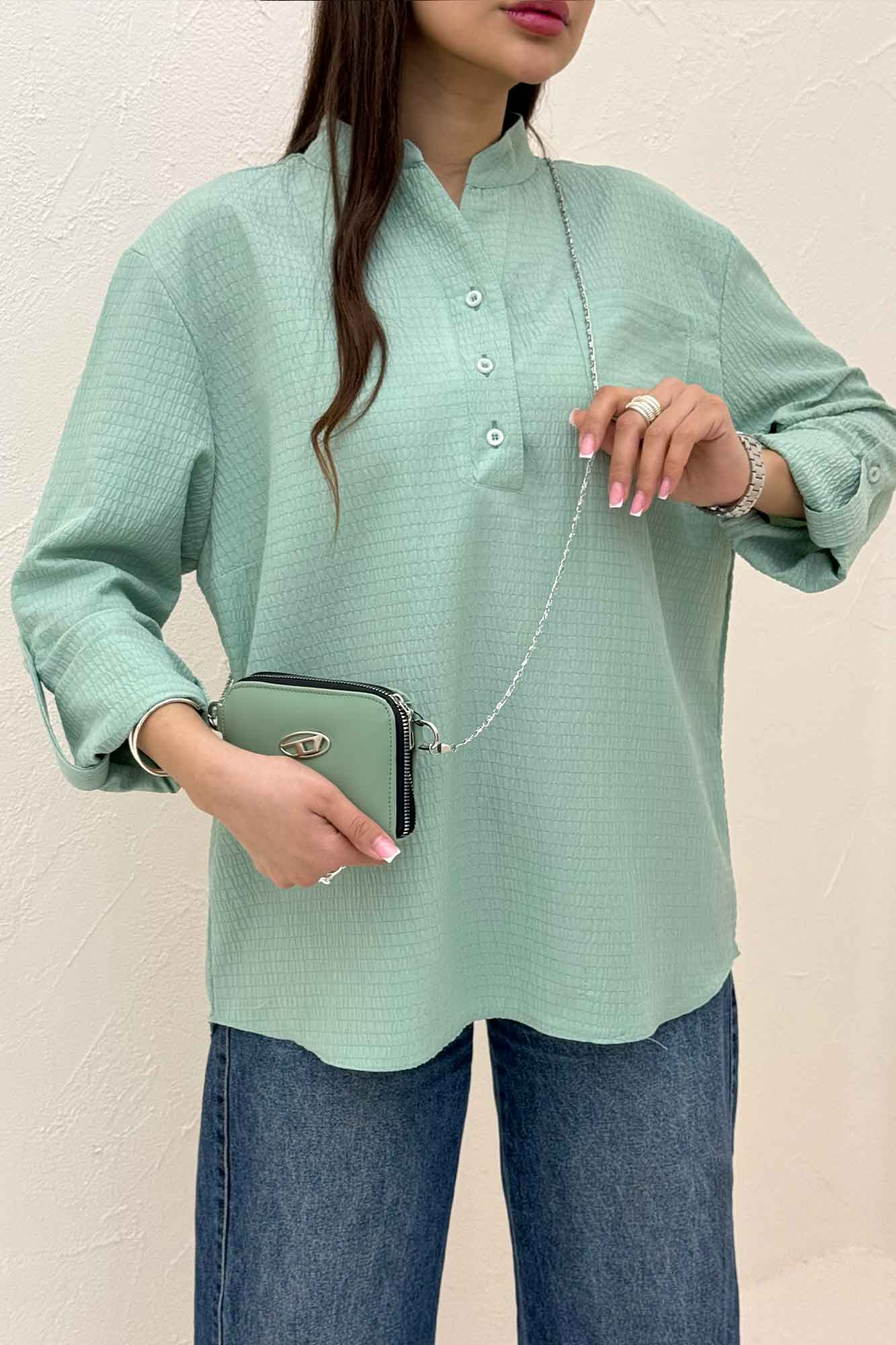 بلوز اطلس یقه بلیطی تک جیب 