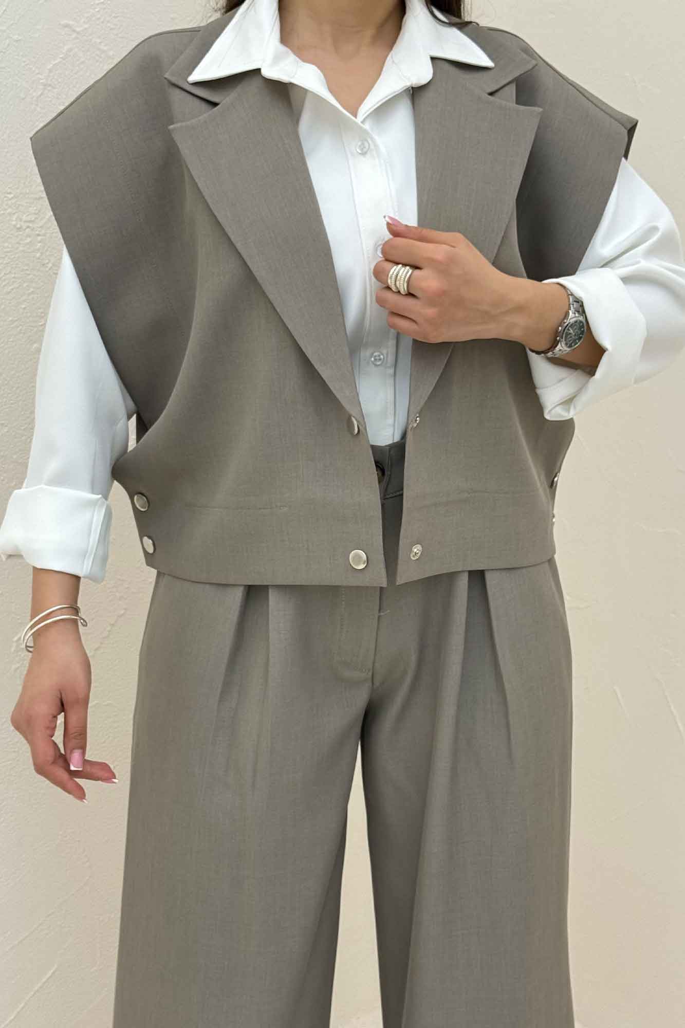 ست وست و شلوار بزیاق دکمه پرچی HALF