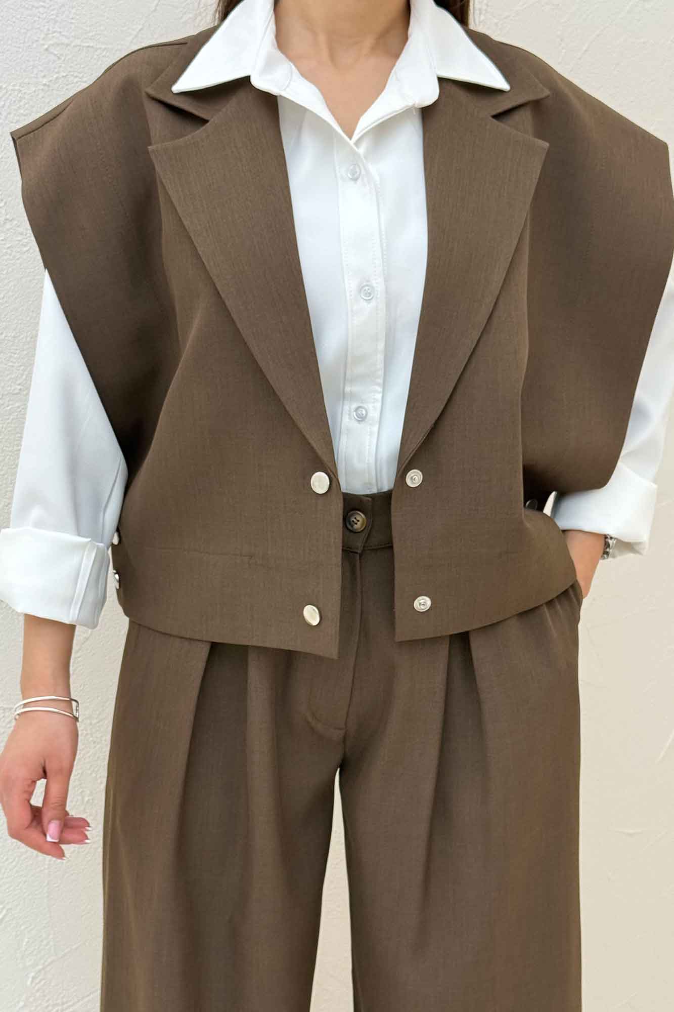 ست وست و شلوار بزیاق دکمه پرچی HALF